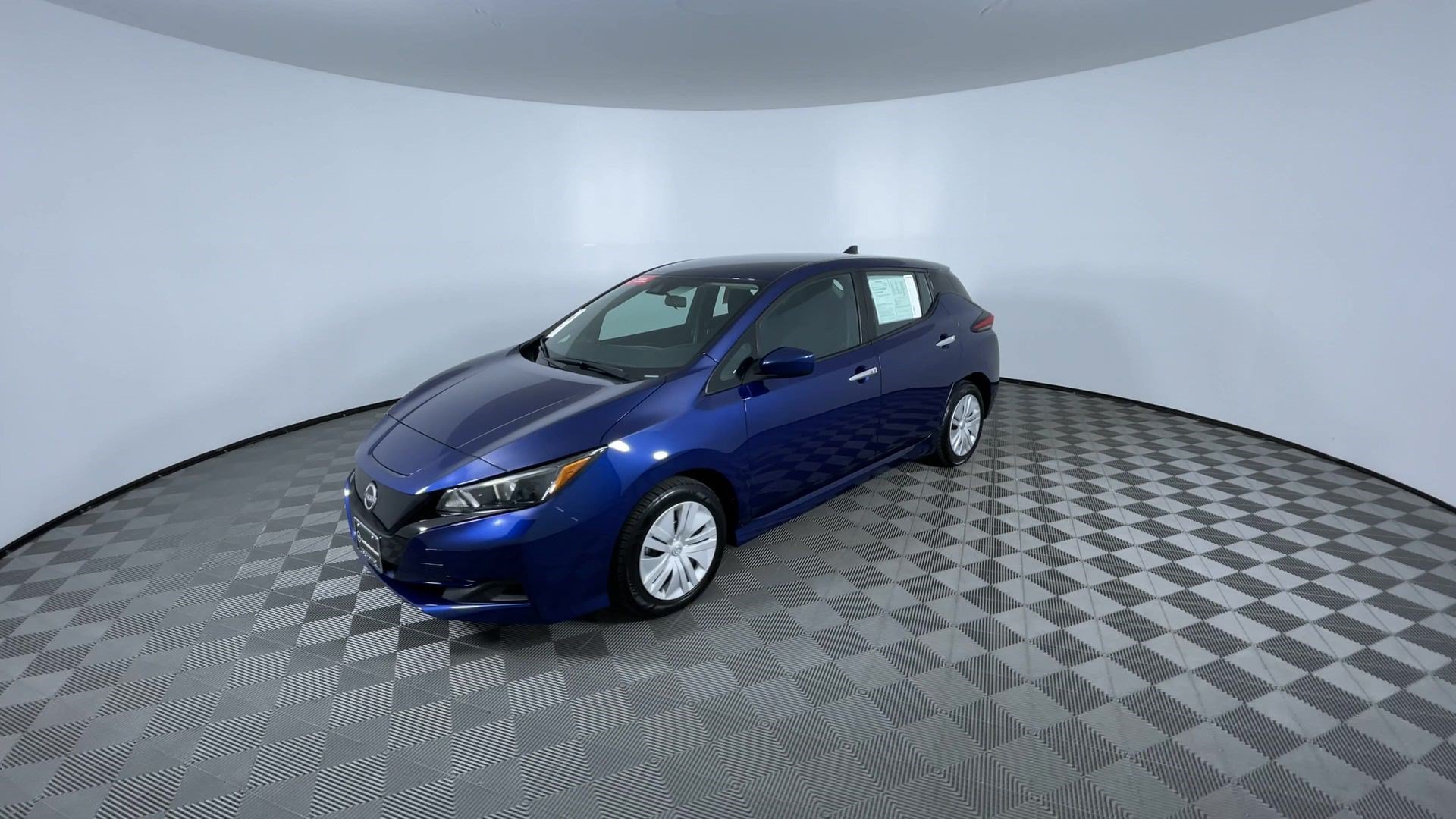 Certified 2025 Nissan Leaf S FWD image 4