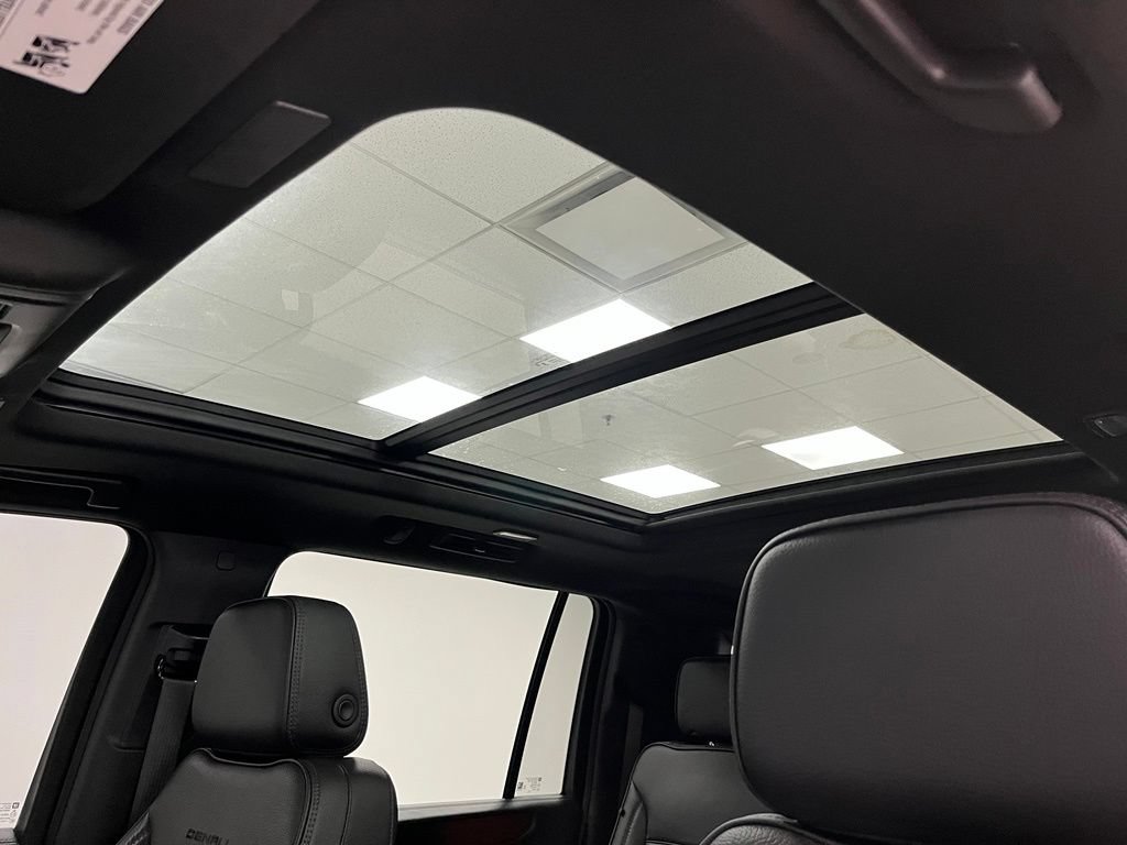 Used 2025 GMC Yukon XL Denali w/ Sun & Power Step Package AWD/4WD image 42
