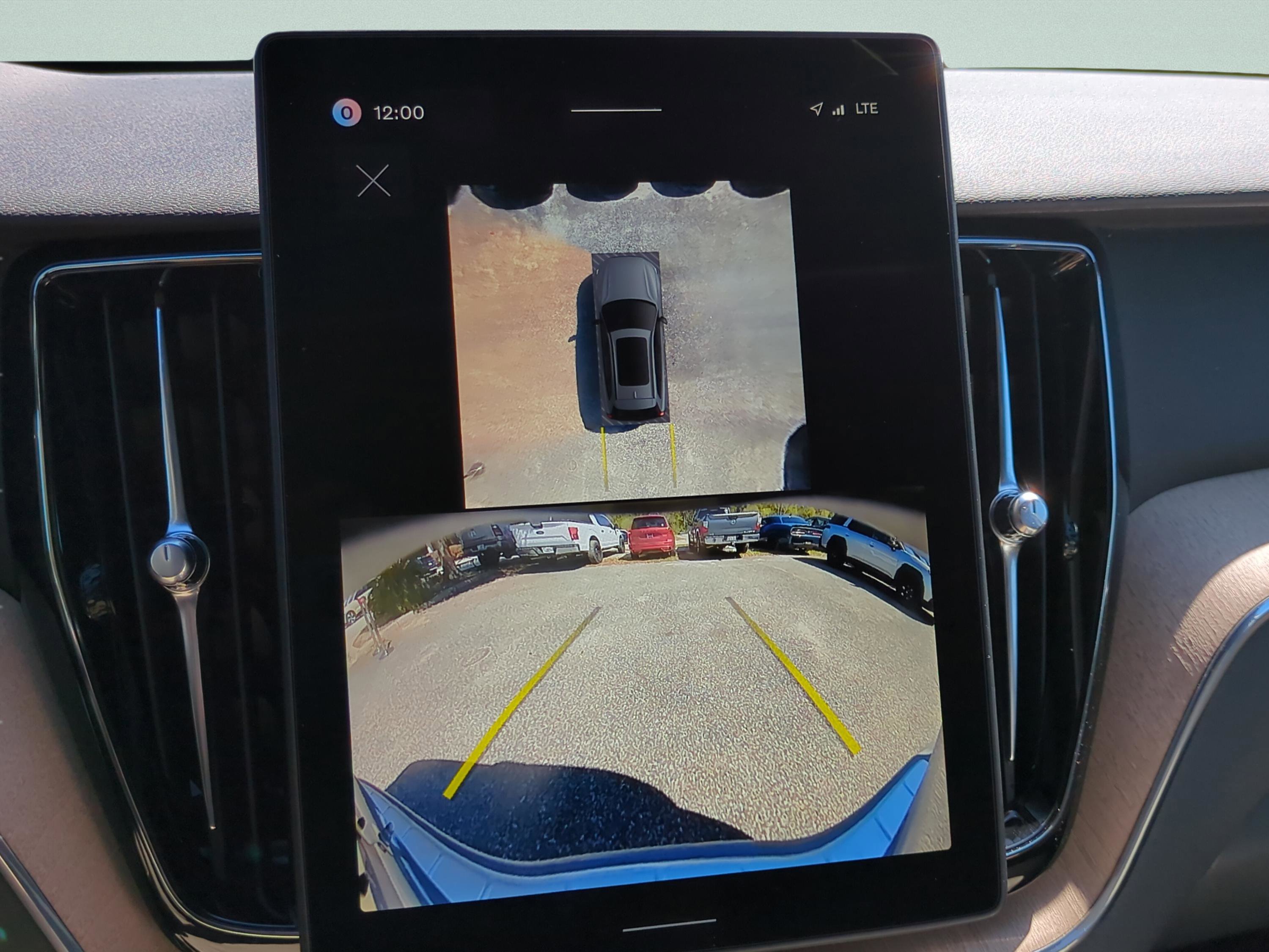 New 2026 Volvo XC60 B5 Plus w/ Protection Package Premier AWD/4WD image 19