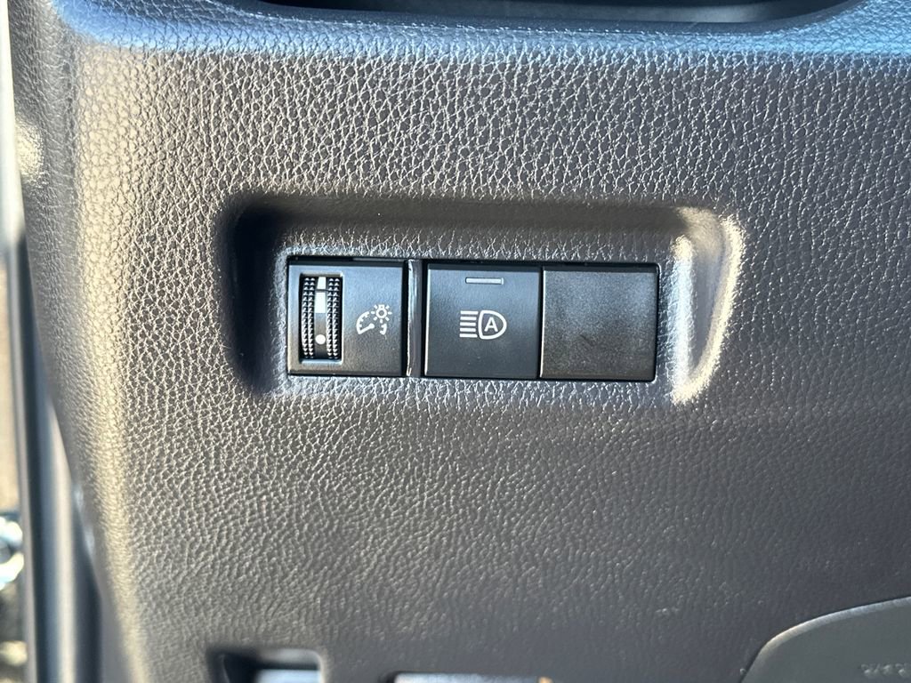 Used 2025 Toyota RAV4 XLE image 19