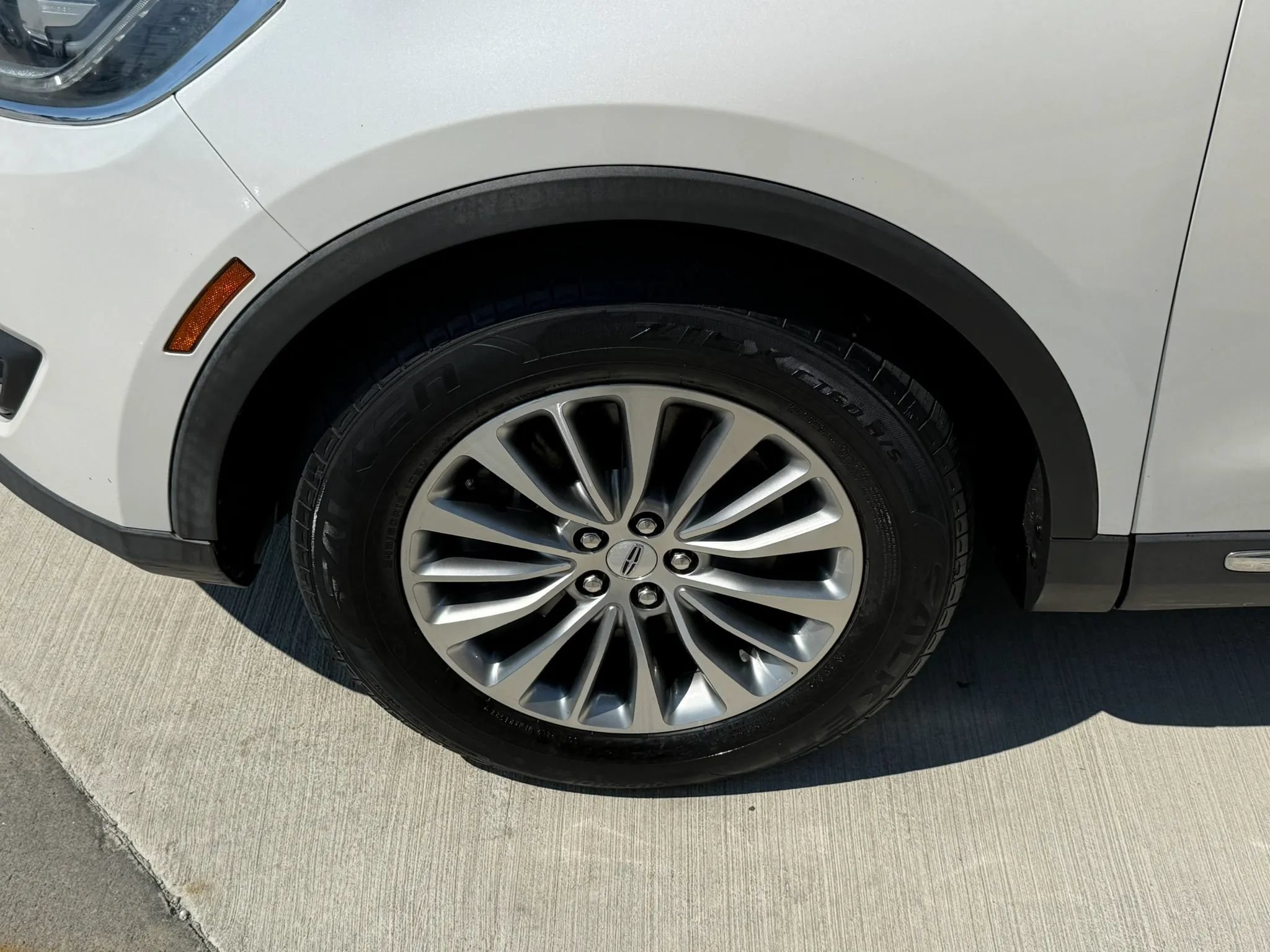 Used 2016 Lincoln MKX Select w/ Select Plus Package AWD/4WD image 47