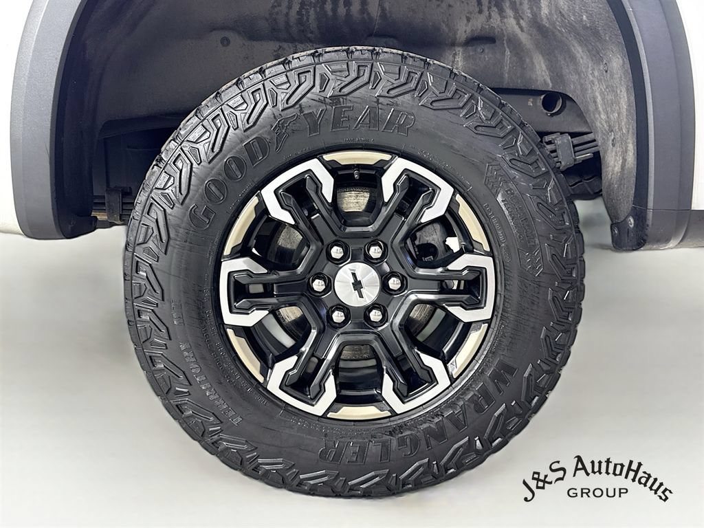 Used 2023 Chevrolet Silverado 1500 ZR2 w/ Technology Package AWD/4WD image 41