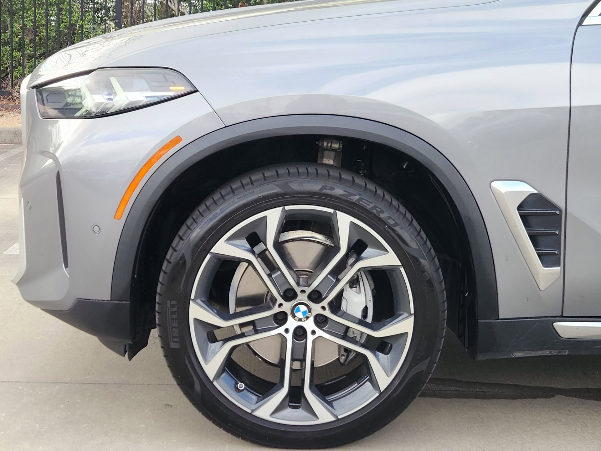 Used 2024 BMW X5 sDrive40i w/ Parking Assistance Package image 10