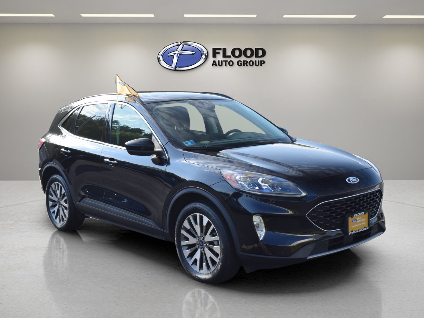 Used 2022 Ford Escape Titanium w/ Class II Trailer Tow Package AWD/4WD video 1