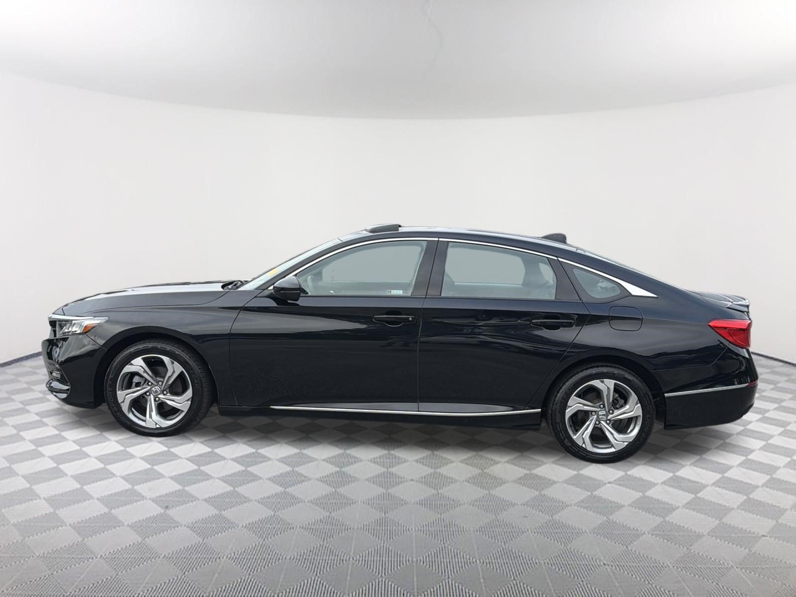 Used 2018 Honda Accord EX-L image 9