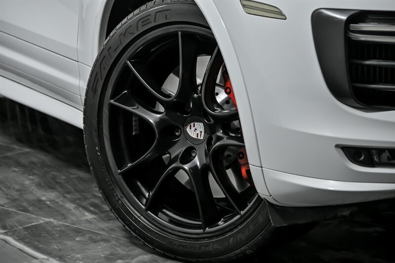 Used 2016 Porsche Cayenne GTS AWD/4WD image 3