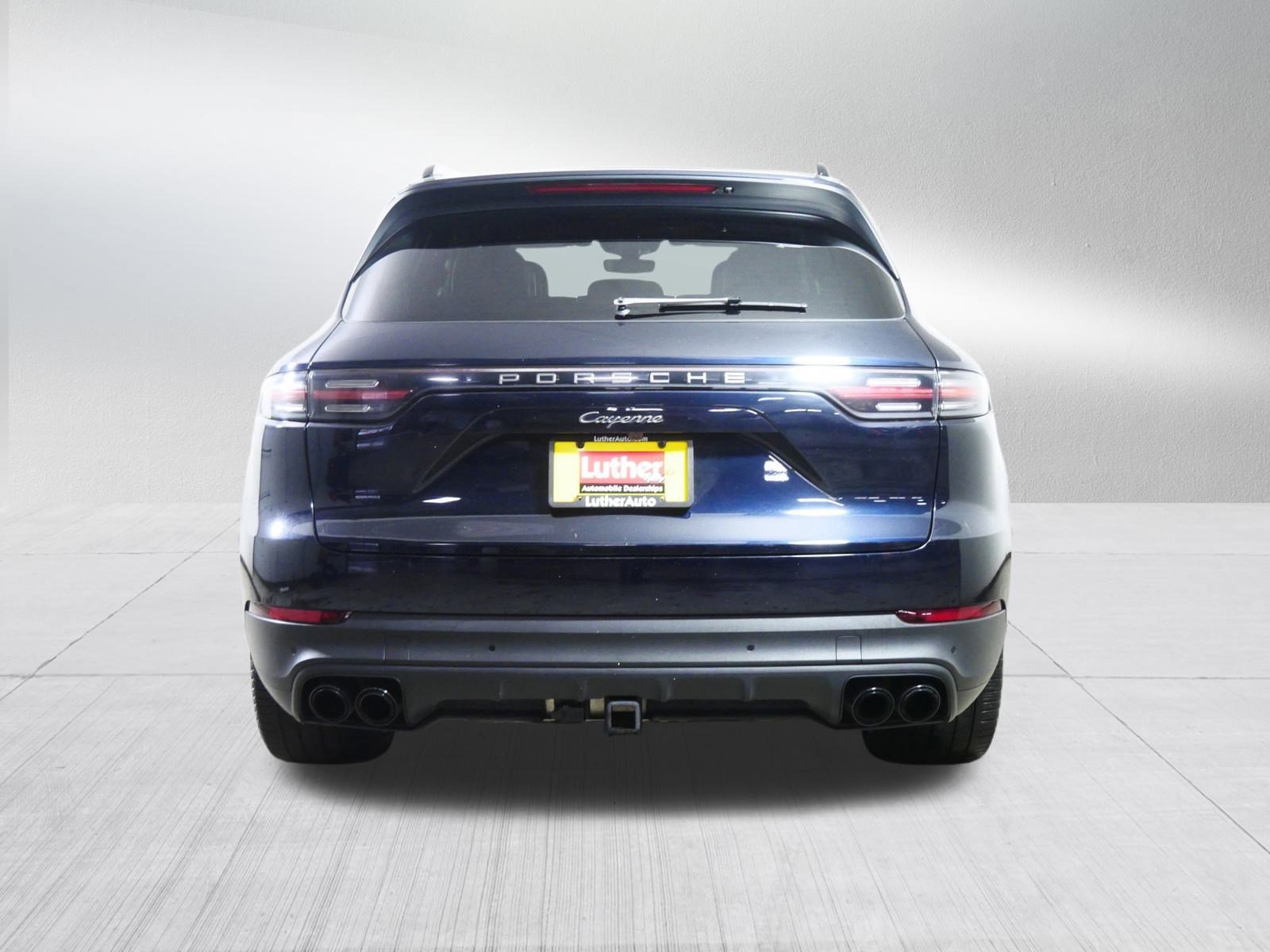 Used 2022 Porsche Cayenne Platinum Edition image 6