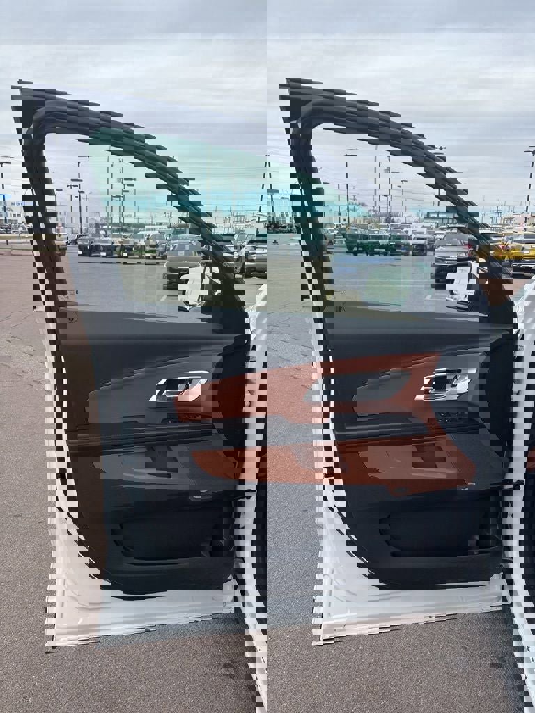 Used 2016 Chevrolet Equinox LTZ w/ Enhanced Convenience Package AWD/4WD image 12