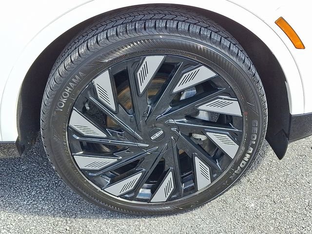 Used 2024 Lincoln Nautilus Reserve w/ Equipment Group 202A AWD/4WD image 8