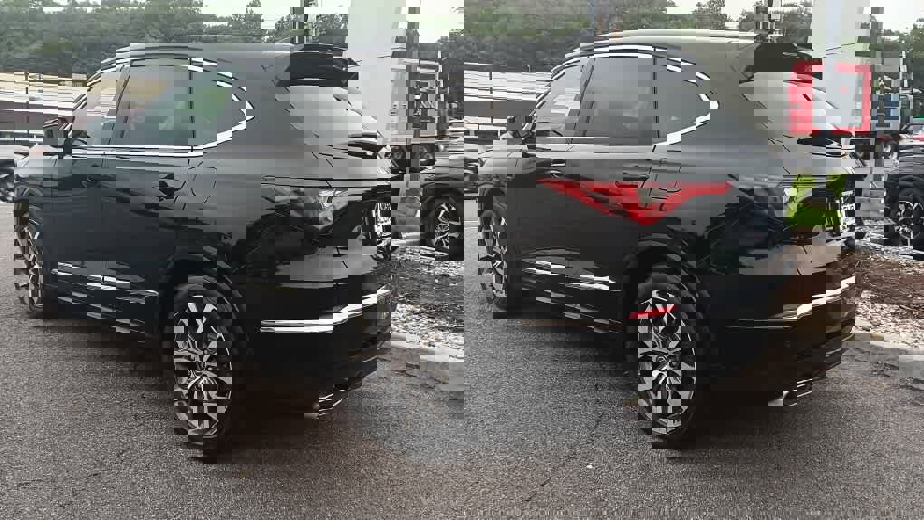 Used 2023 Acura MDX SH-AWD w/ Technology Package image 3