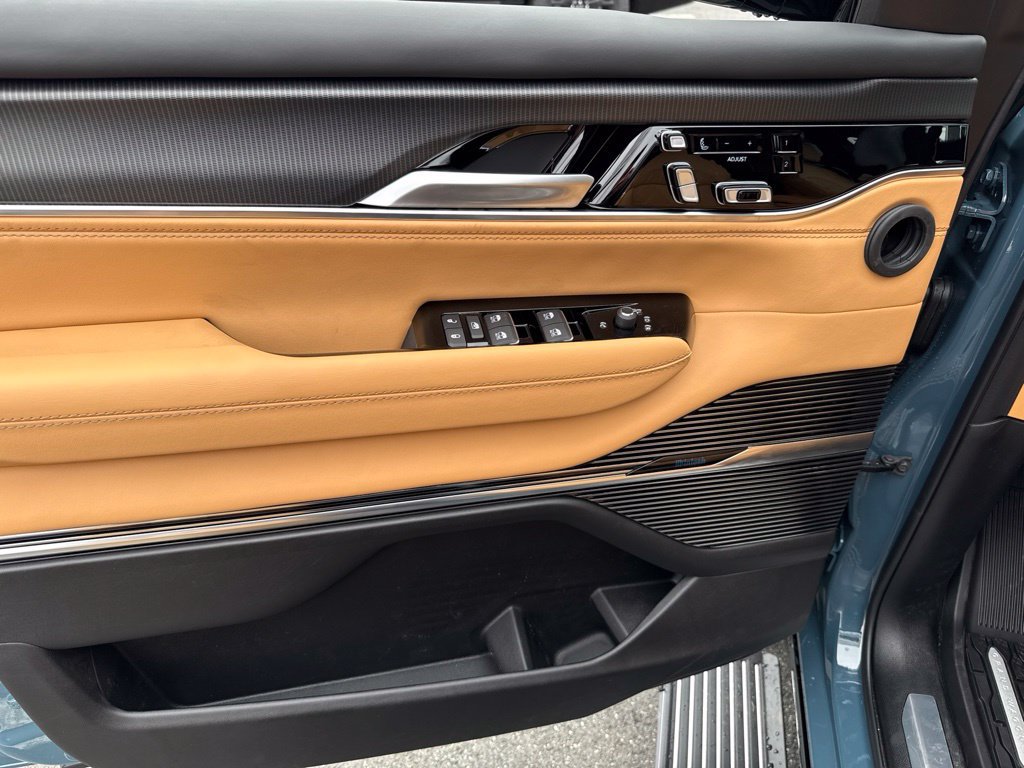 New 2027 Jeep Grand Wagoneer Summit AWD/4WD image 10