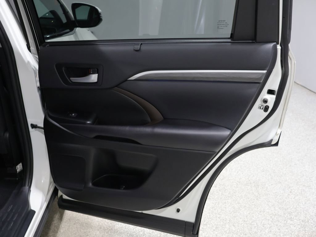 Used 2019 Toyota Highlander Limited image 21