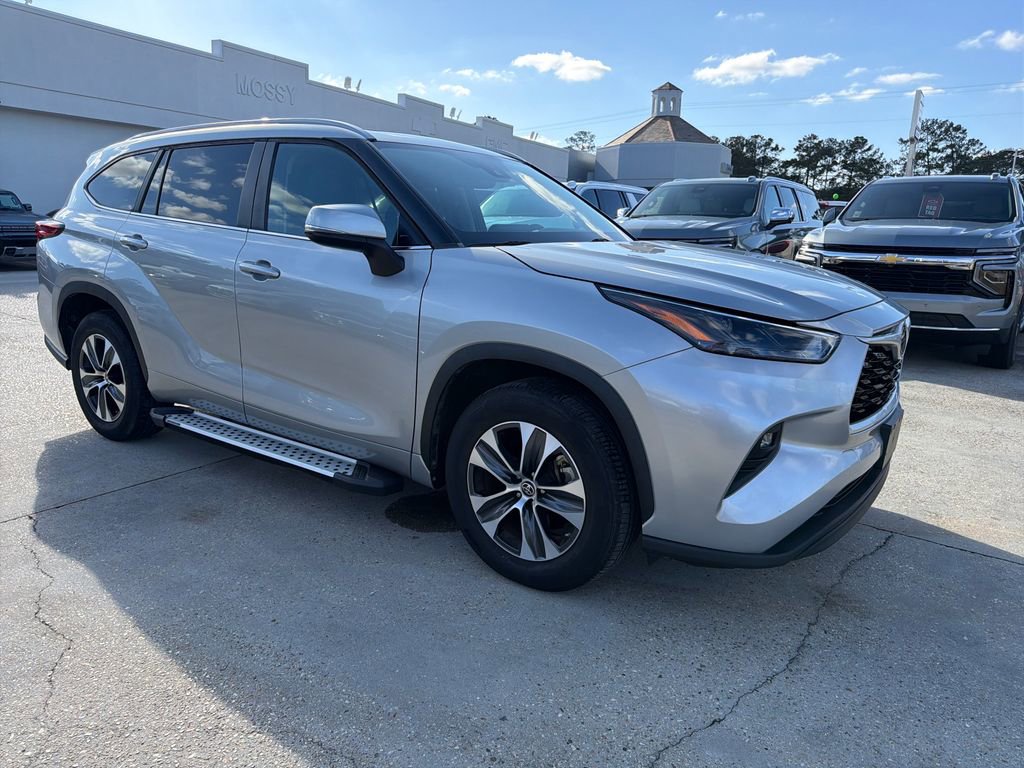 Used 2023 Toyota Highlander L image 10