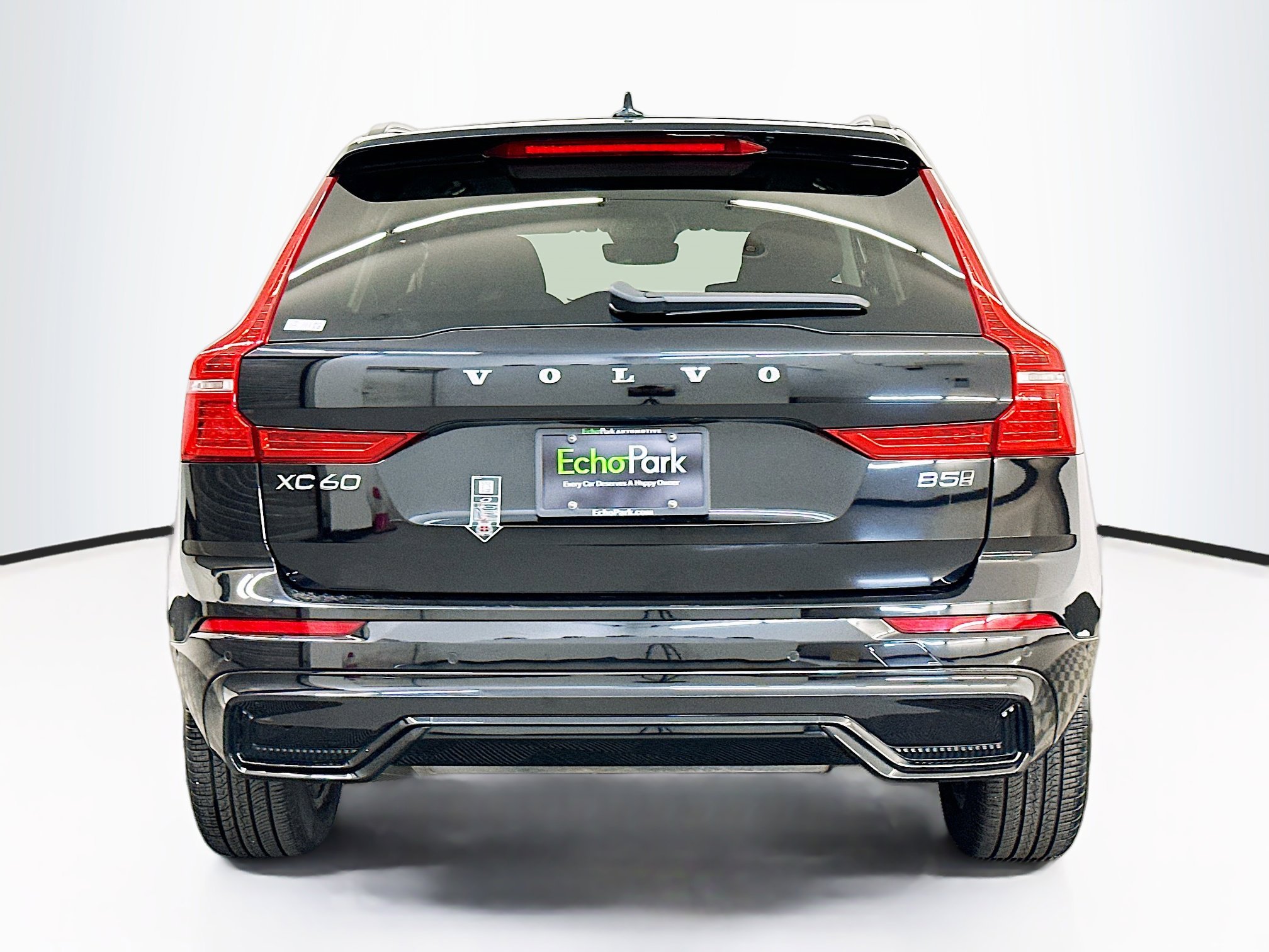 Used 2025 Volvo XC60 B5 Plus image 7