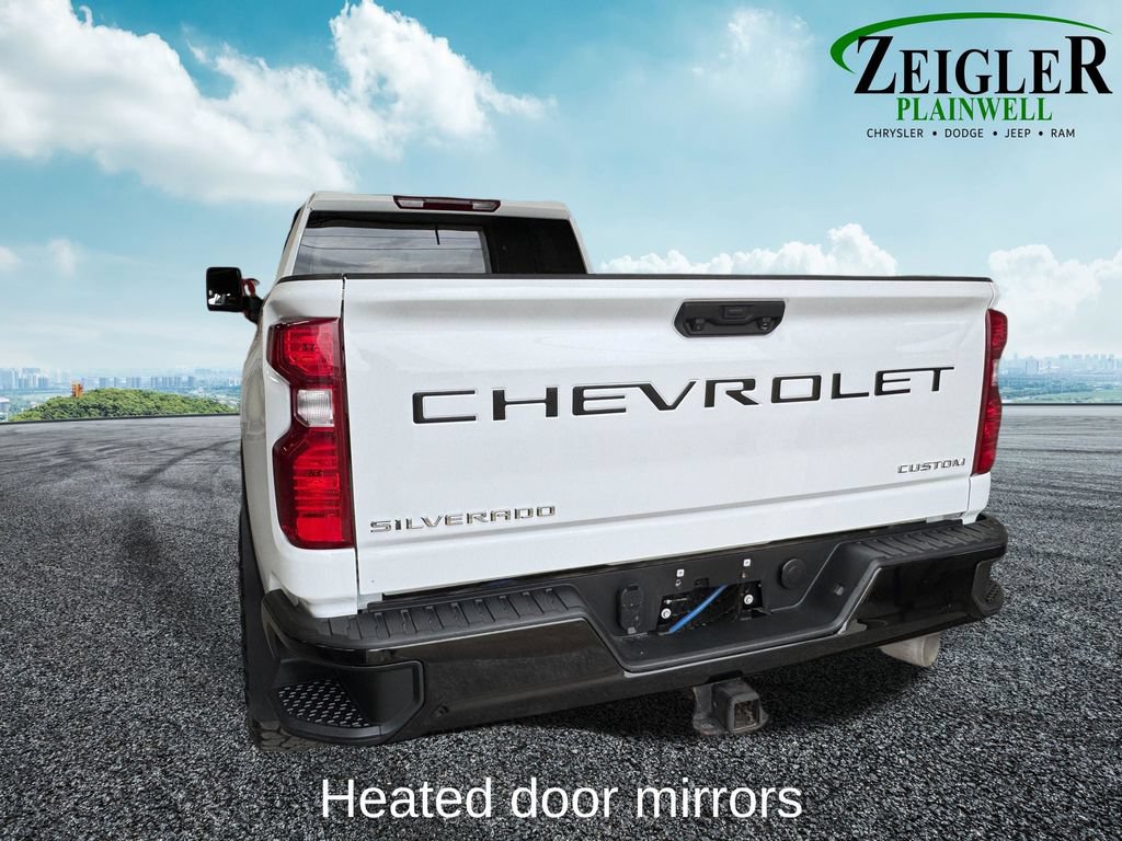 Used 2022 Chevrolet Silverado 2500 Custom w/ Custom Value Package AWD/4WD image 4