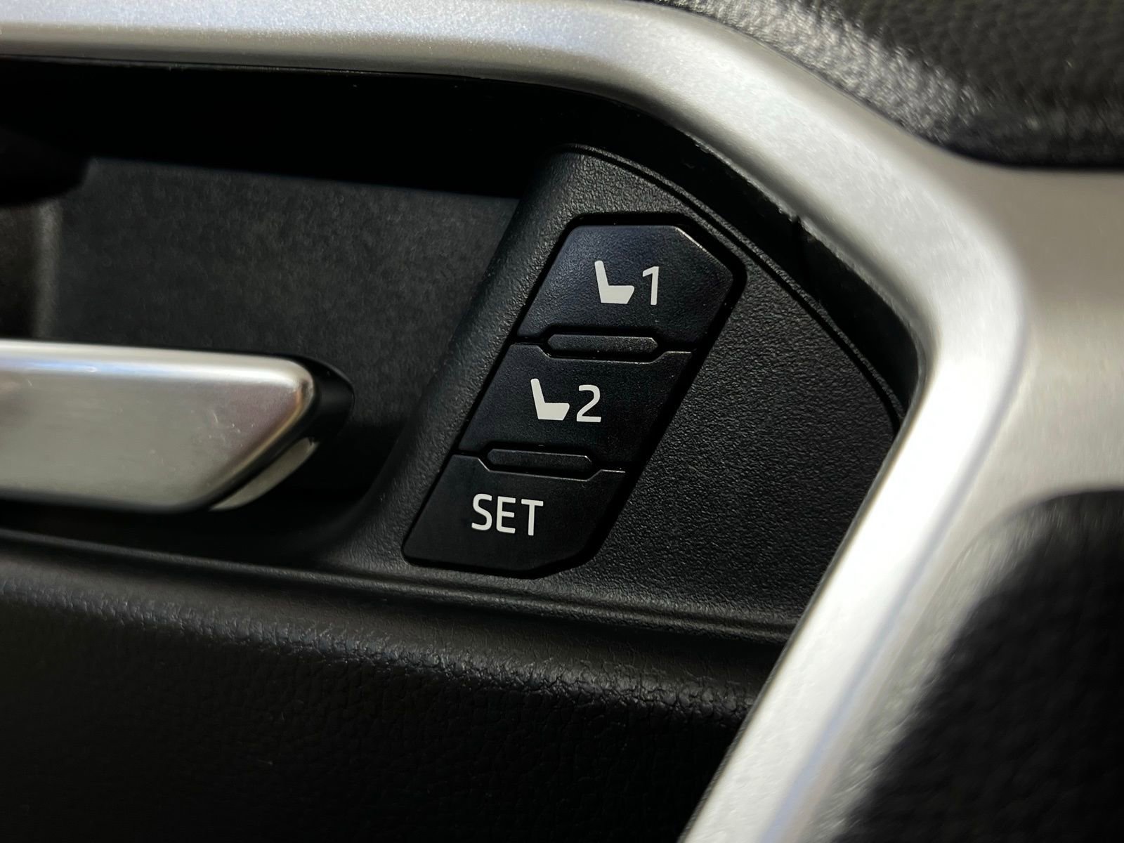 Used 2020 Toyota RAV4 XLE Premium image 15