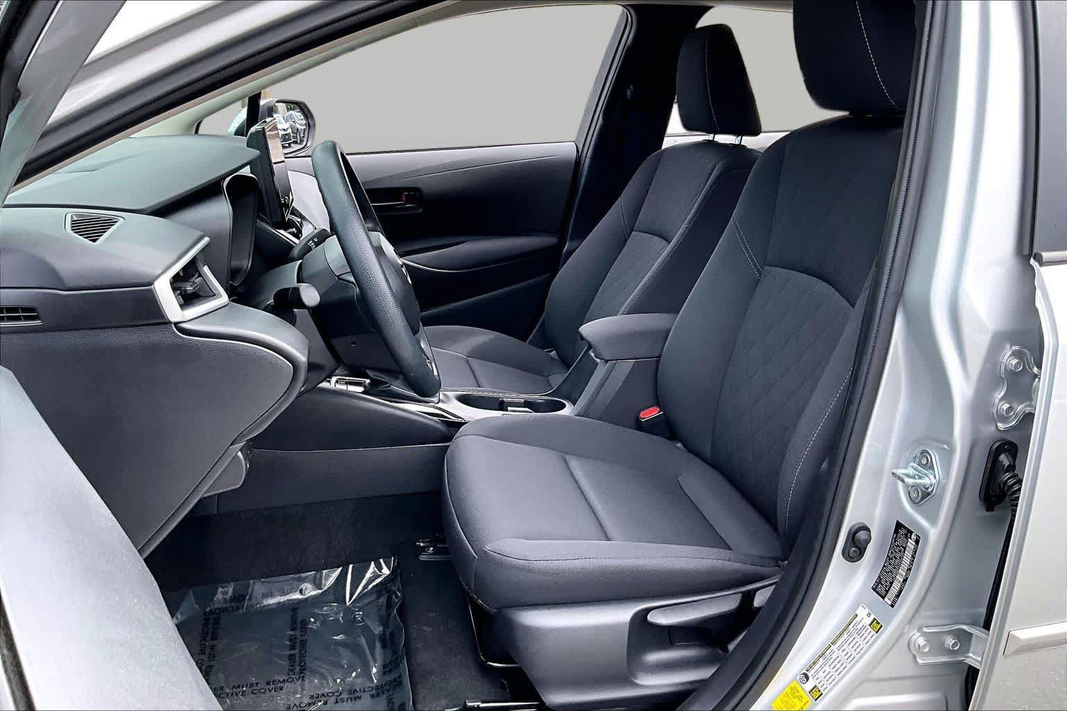 Used 2025 Toyota Corolla LE w/ LE Premium Package FWD image 8