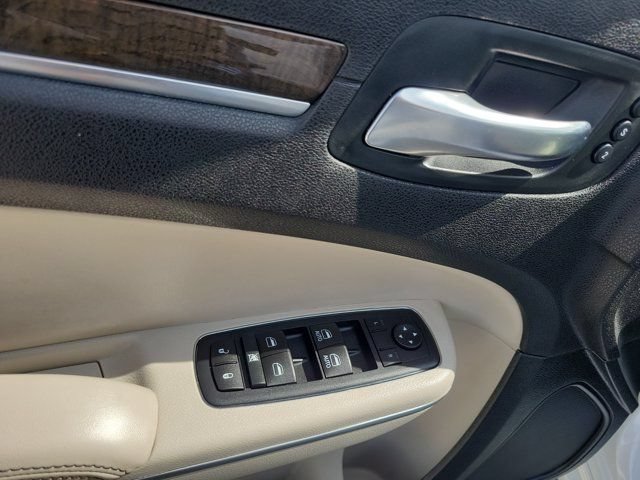 Used 2015 Chrysler 300 C RWD image 22