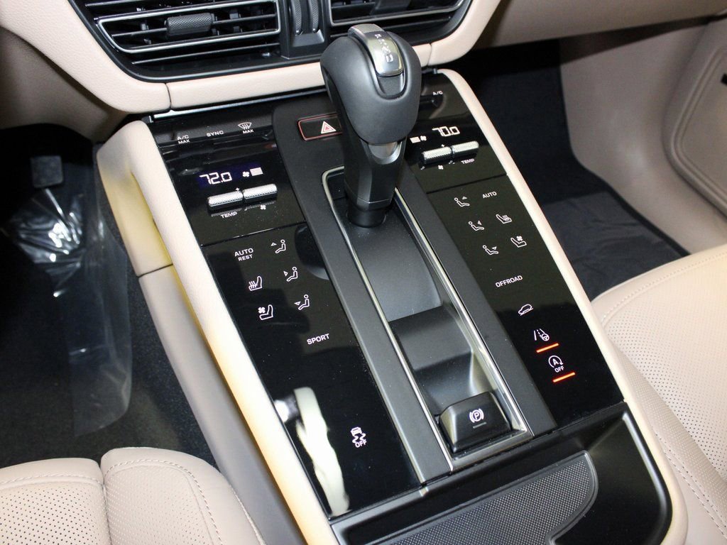 Certified 2025 Porsche Macan image 27