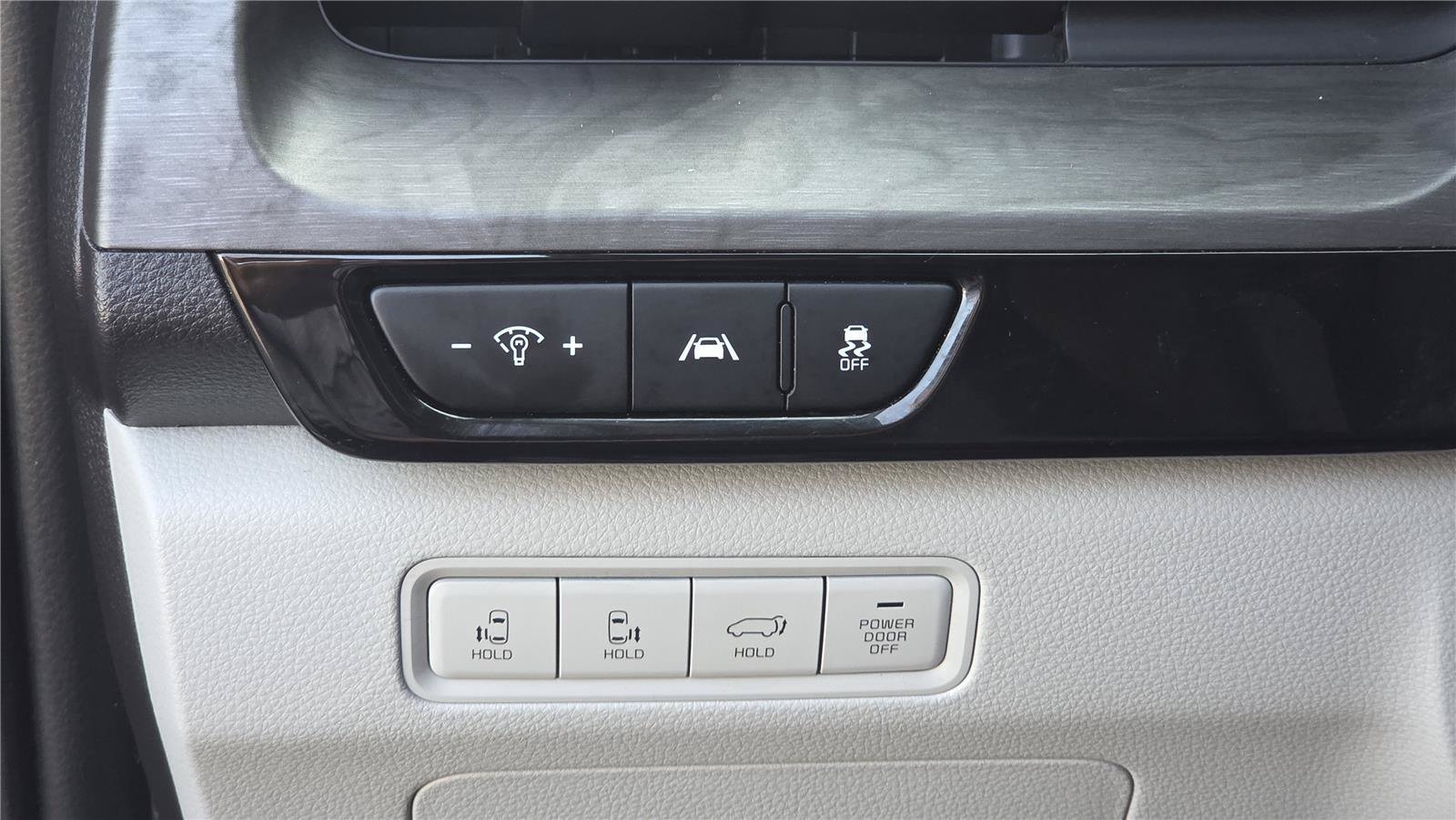 Certified 2024 Kia Carnival EX FWD image 17