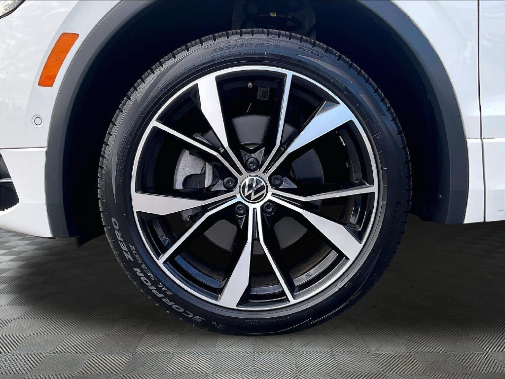 Used 2024 Volkswagen Tiguan SEL R-Line AWD/4WD image 7