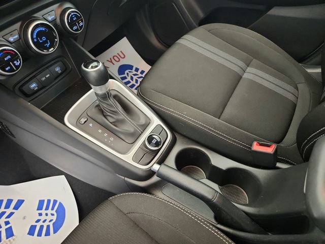 Used 2025 Hyundai Venue SEL FWD image 16
