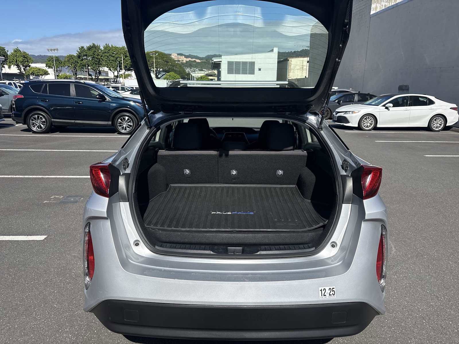 Used 2020 Toyota Prius Prime LE image 18