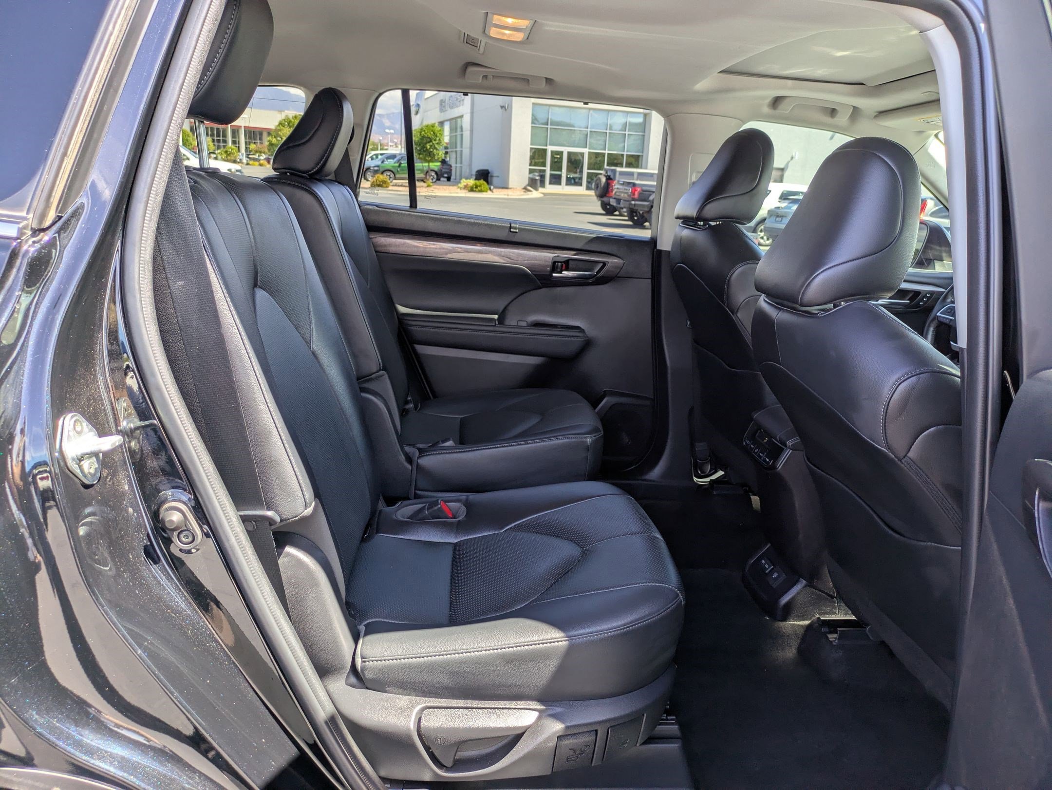 Used 2023 Toyota Highlander Limited AWD/4WD image 30