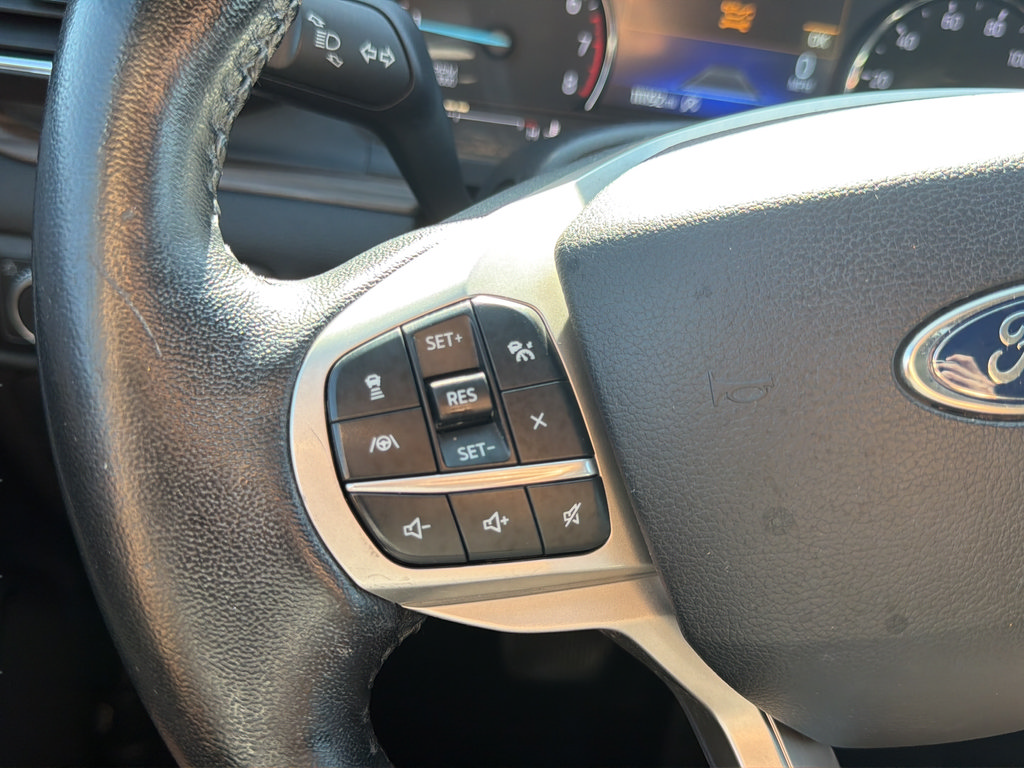 Used 2021 Ford Explorer Limited w/ Equipment Group 301A AWD/4WD image 23