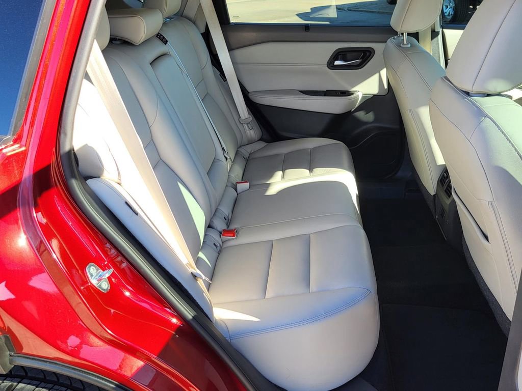 Used 2023 Nissan Rogue SL w/ SL Premium Package image 11