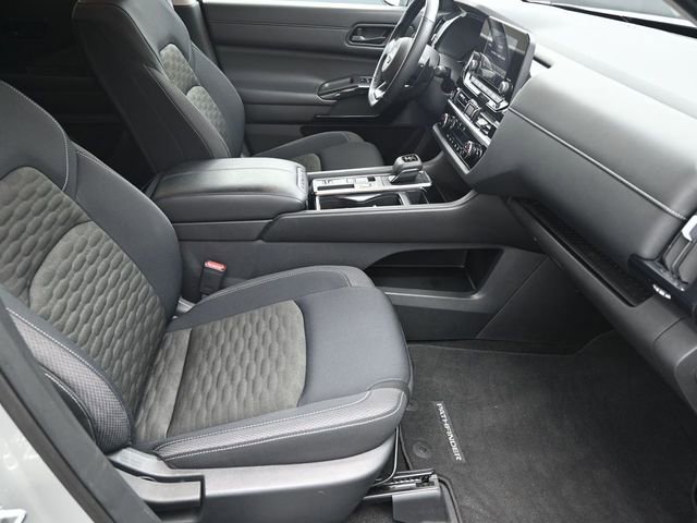 Used 2024 Nissan Pathfinder SV image 37