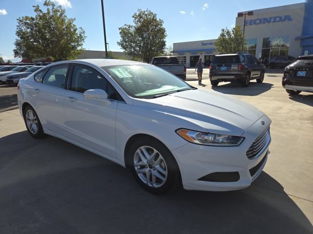 Used 2016 Ford Fusion SE FWD image 3