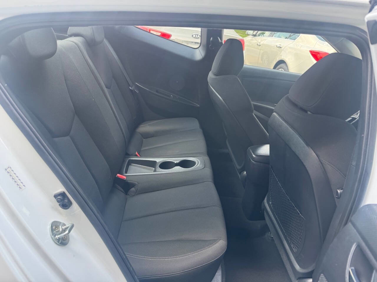 Used 2017 Hyundai Veloster FWD image 15