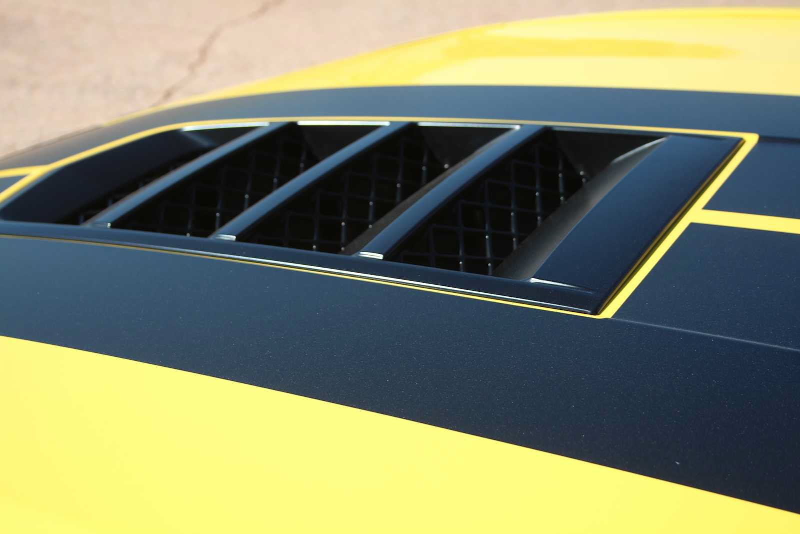 Used 2015 Chevrolet Camaro SS RWD image 9