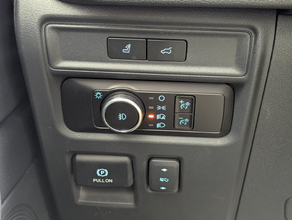 Used 2023 Ford Expedition Limited AWD/4WD image 14