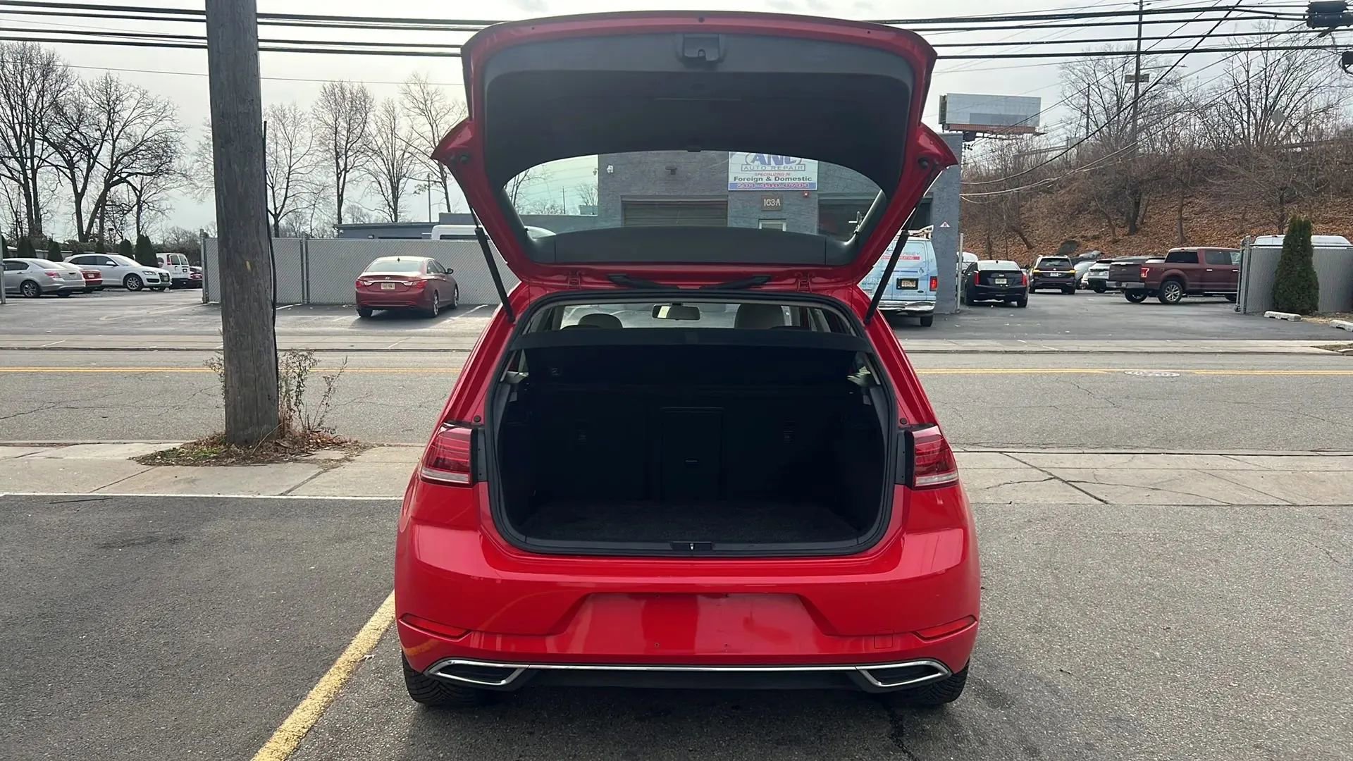 Used 2019 Volkswagen Golf SE image 9