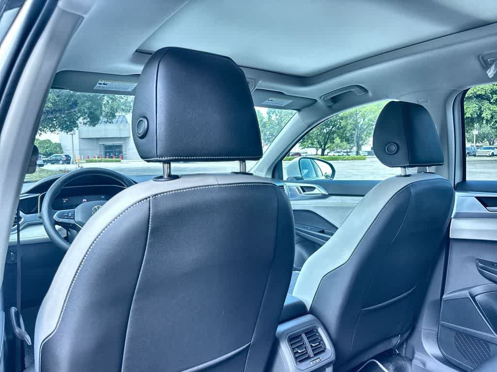 New 2026 Volkswagen Taos SE FWD image 23
