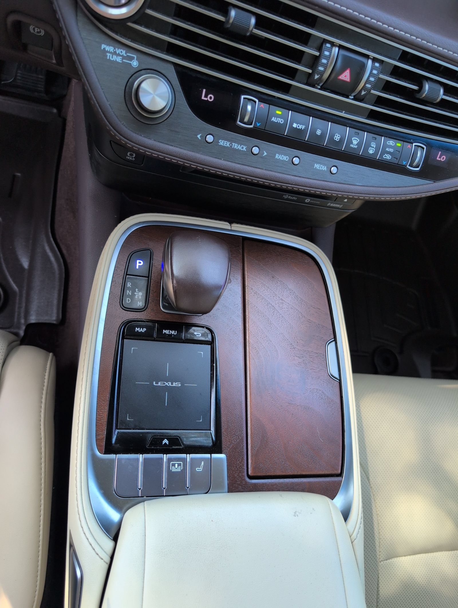 Certified 2020 Lexus LS 500 w/ Accessory Package (Z2) RWD image 15