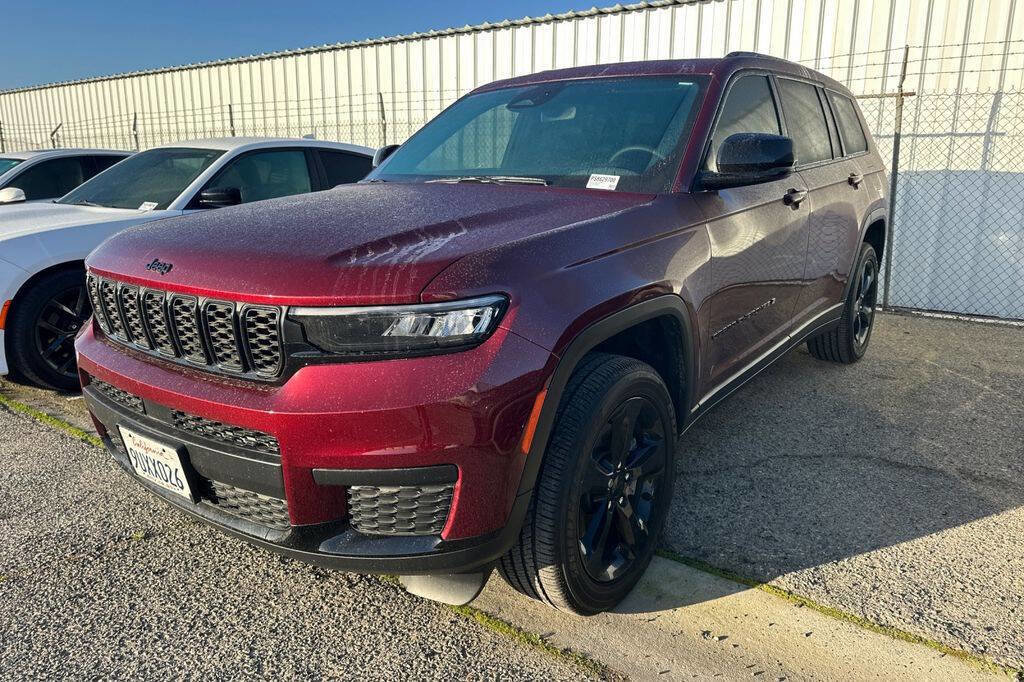 Used 2025 Jeep Grand Cherokee L Altitude image 2