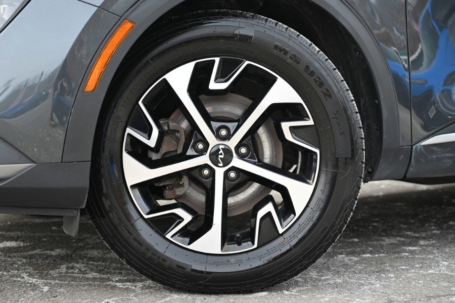 Used 2023 Kia Sportage EX image 11