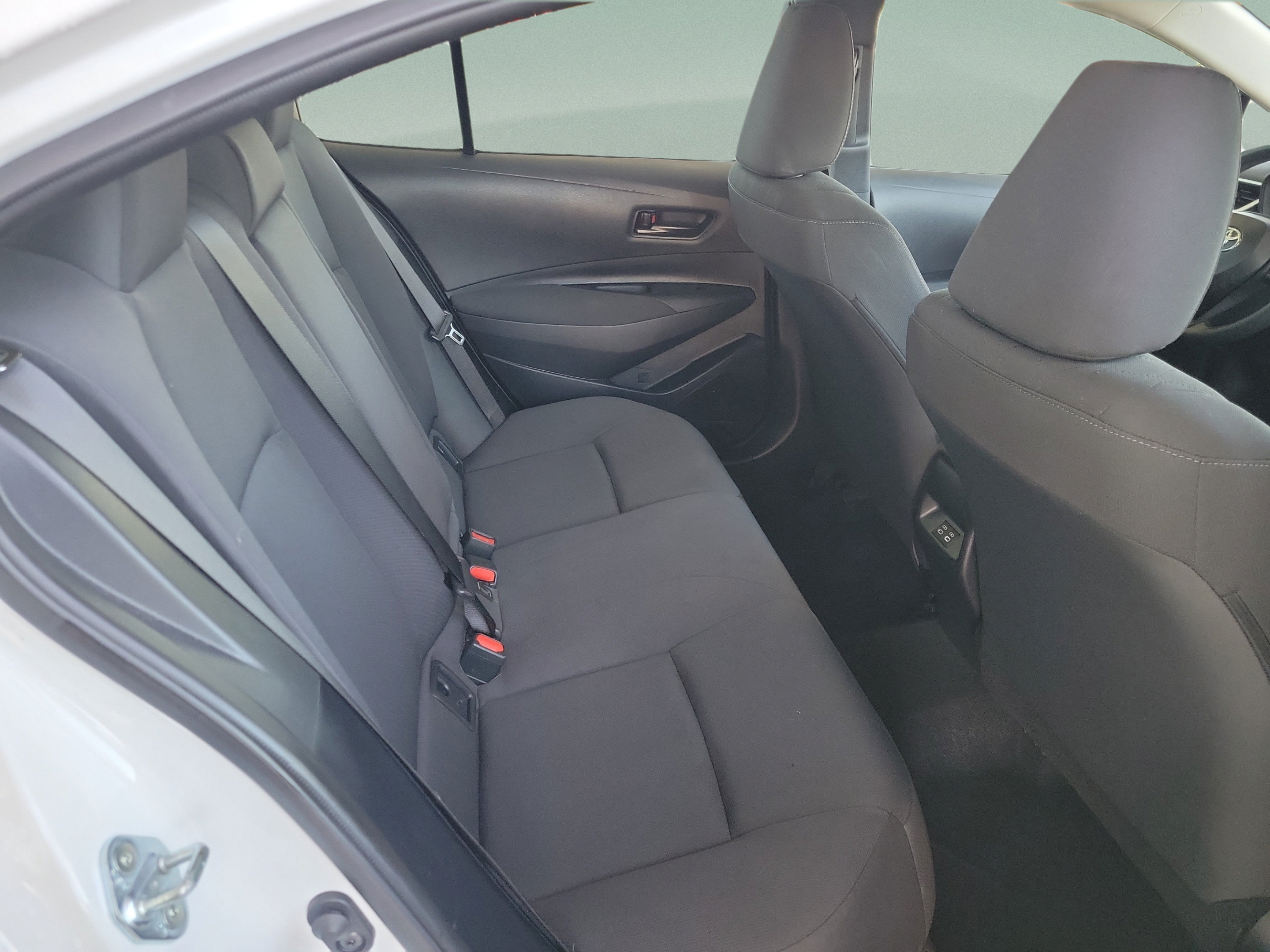 Used 2025 Toyota Corolla LE FWD image 29