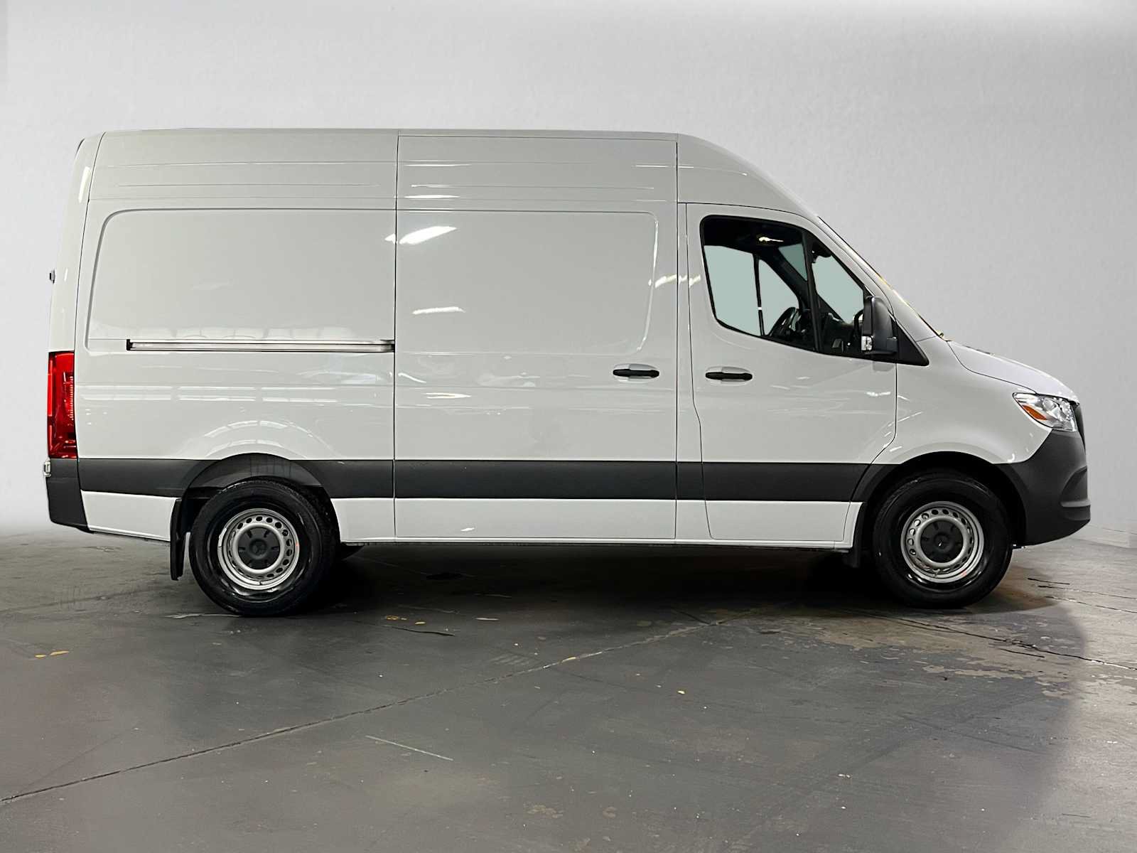 Used 2025 Mercedes-Benz Sprinter 2500 image 3