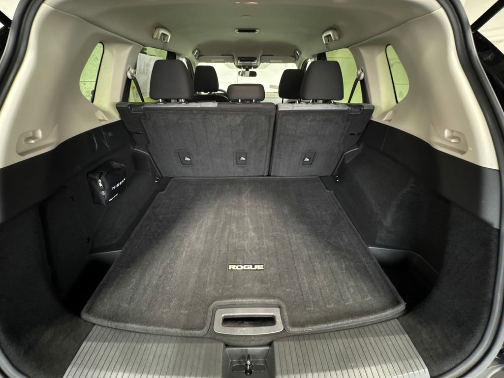 Used 2023 Nissan Rogue SV image 31