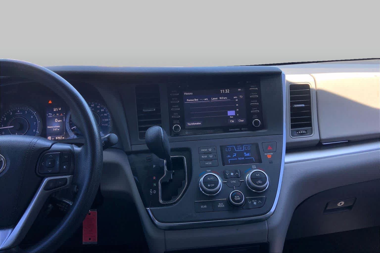 Used 2018 Toyota Sienna LE w/ Carpet Mat Package FWD image 6