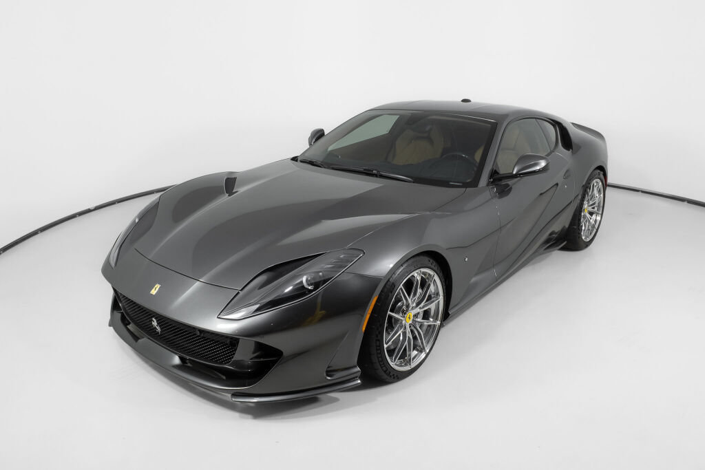 Used 2019 Ferrari 812 Superfast RWD image 2