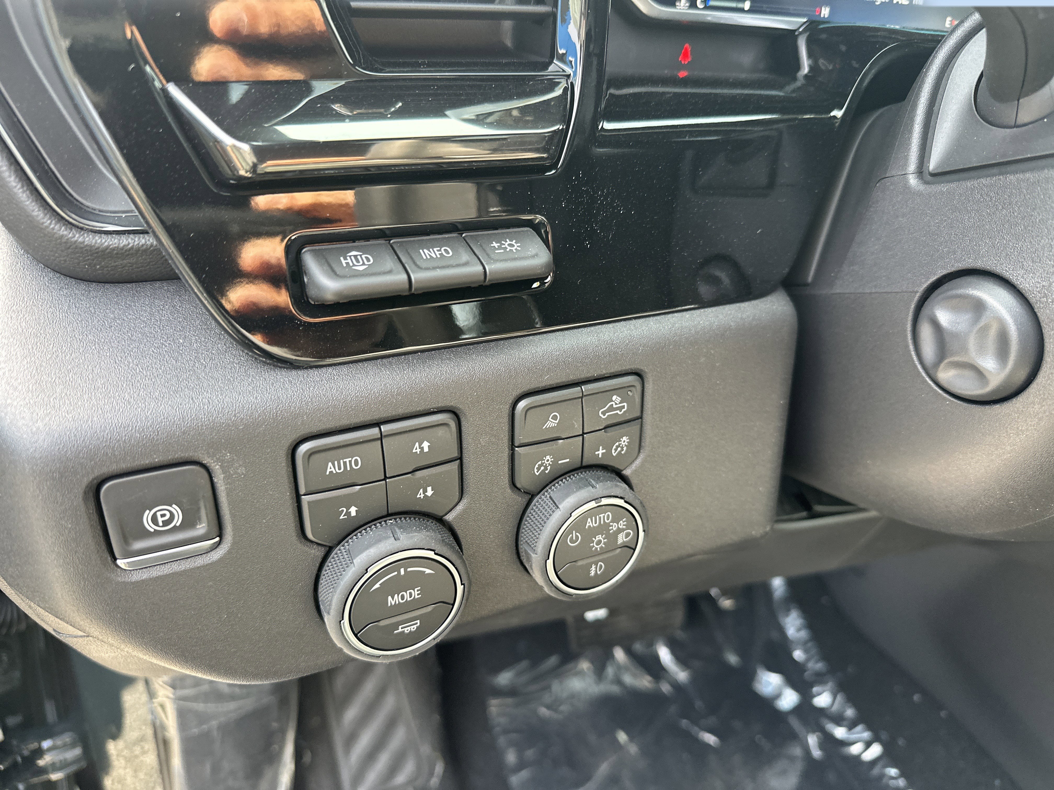 New 2026 Chevrolet Silverado 1500 ZR2 image 10