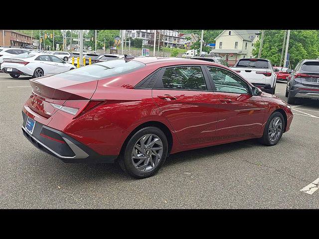 Certified 2024 Hyundai Elantra Blue FWD image 8