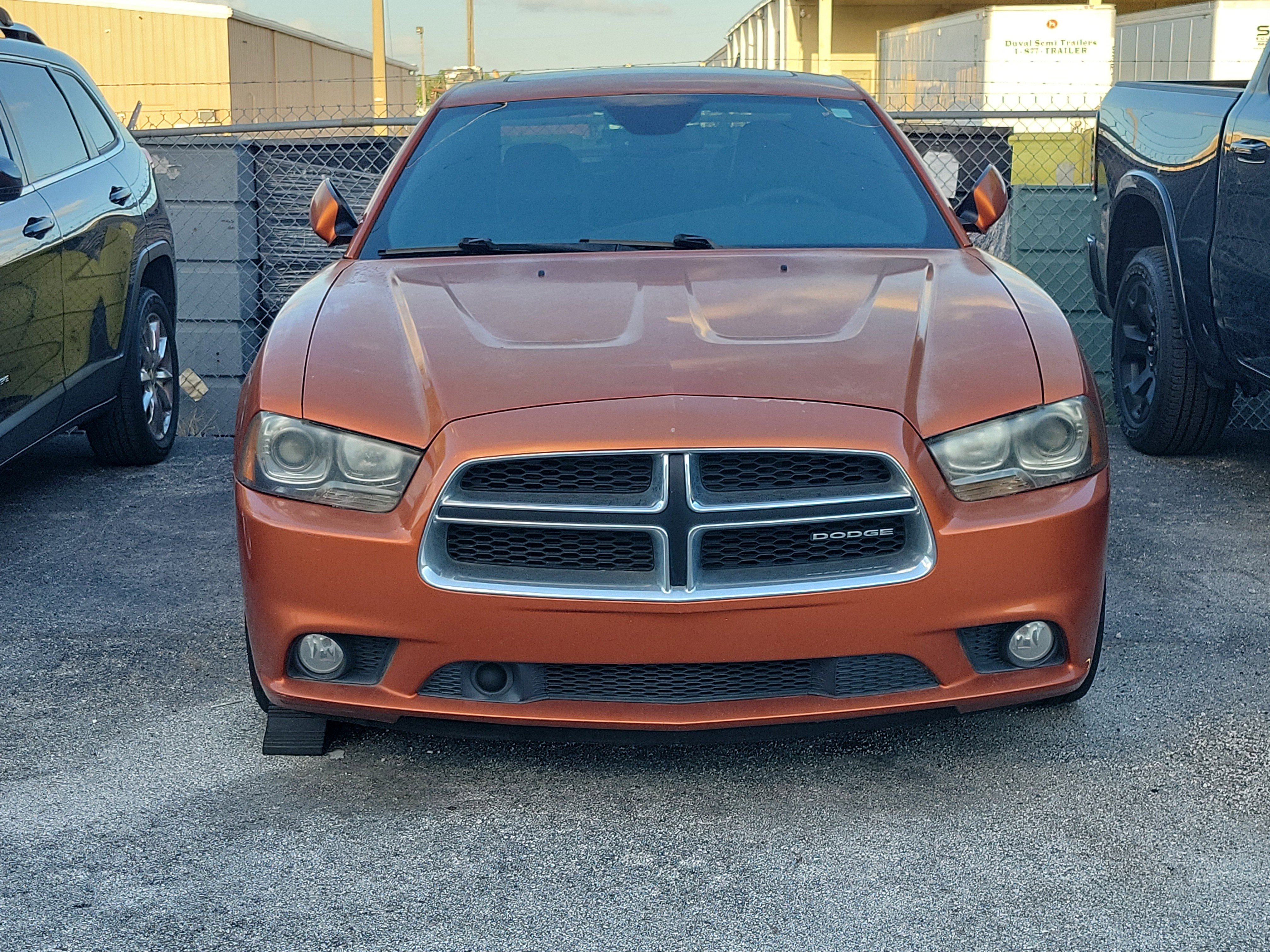 Used 2011 Dodge Charger R/T image 2