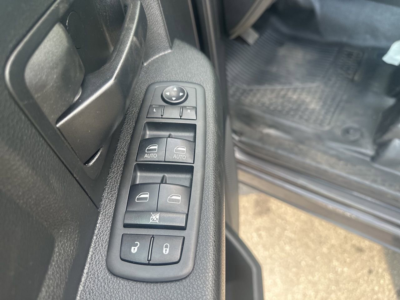 Used 2020 RAM 3500 Tradesman w/ Chrome Appearance Group image 17