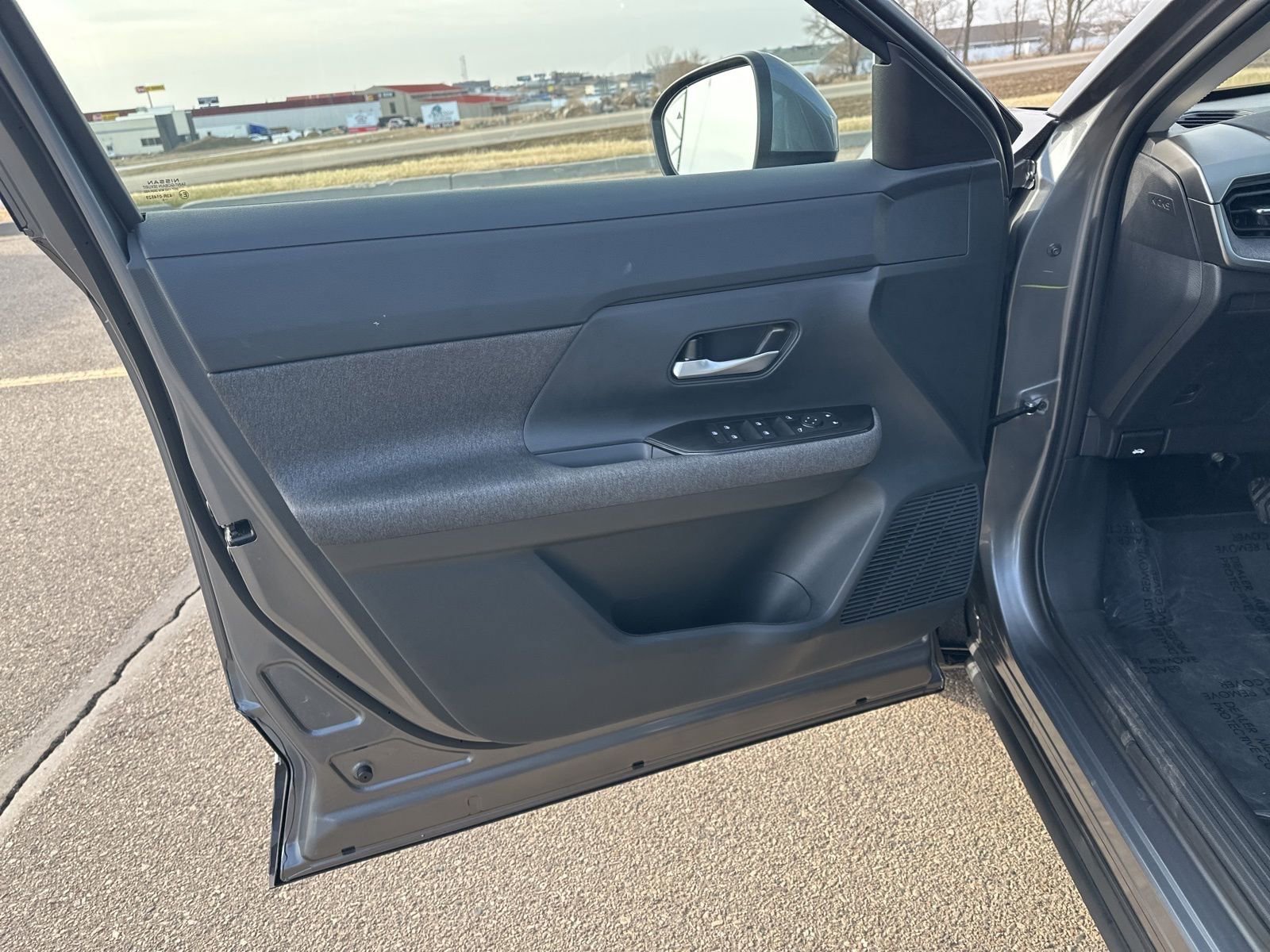 Used 2025 Nissan Kicks SV w/ Charging Package AWD/4WD image 15